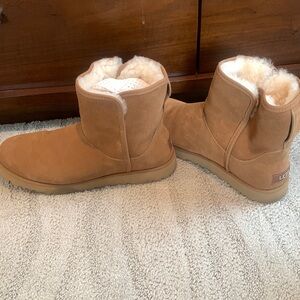 Gently Used Women’s UGG boots size 8.5